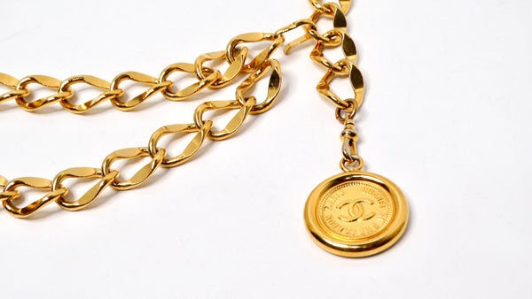 Chanel Circa 1990s Gold-Tone Logo Medallion Chain Belt  display picture 3