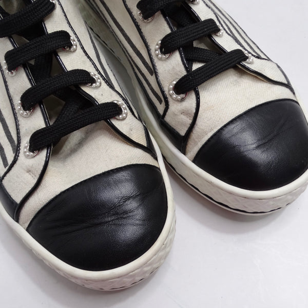 靴 CHANEL Canvas highcat Chanel CC Canvas High Top Sneakers – Vintage by Misty