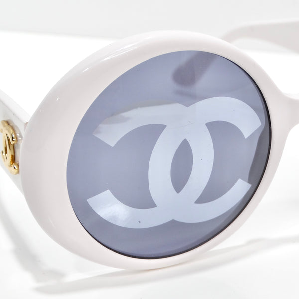 Chanel \'93 Comb CC Logo Sunglasses DSC03883_grande.jpg?v=1707854378 main image 3