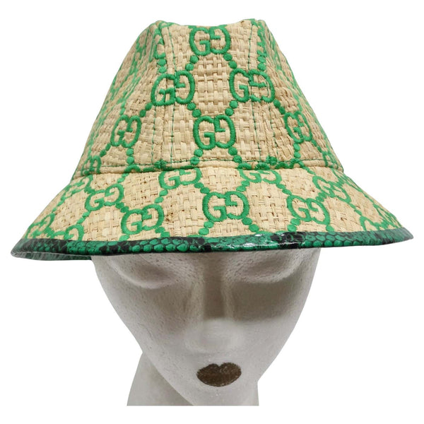 A women's wide brim hat in GG raffia from Pre-Fall 2019.  Wide brim hat  outfit, Gucci hat outfit women, Outfits with hats