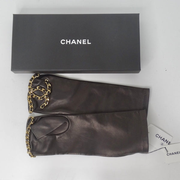 Brand New Chanel FW2020 Interlocking C Logo Leather Fingerless Gloves –  Vintage by Misty