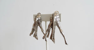 1980s Unsigned Bowing Giraffe Clip-On Earrings