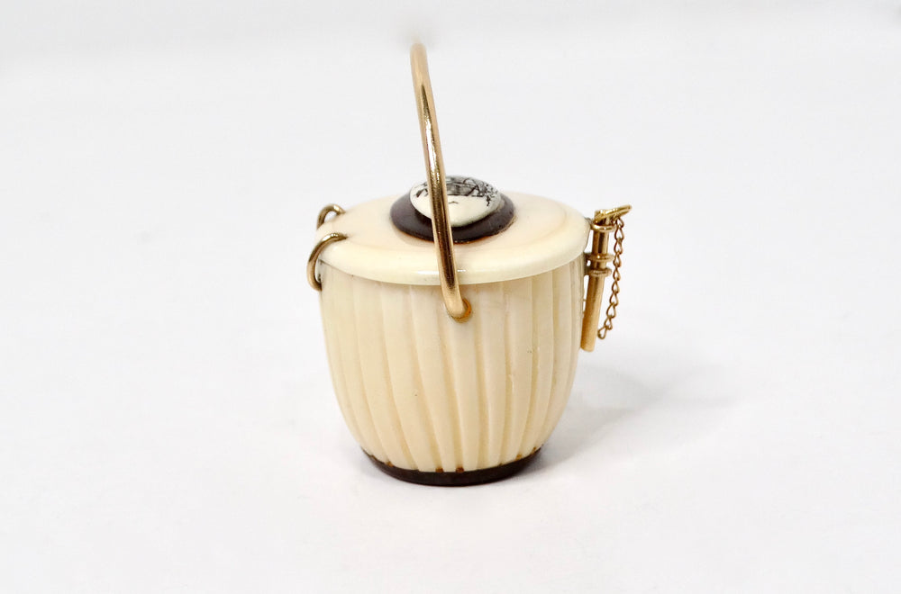 14k Gold Handmade Carved Nantucket Basket Shell Pendant 1970s