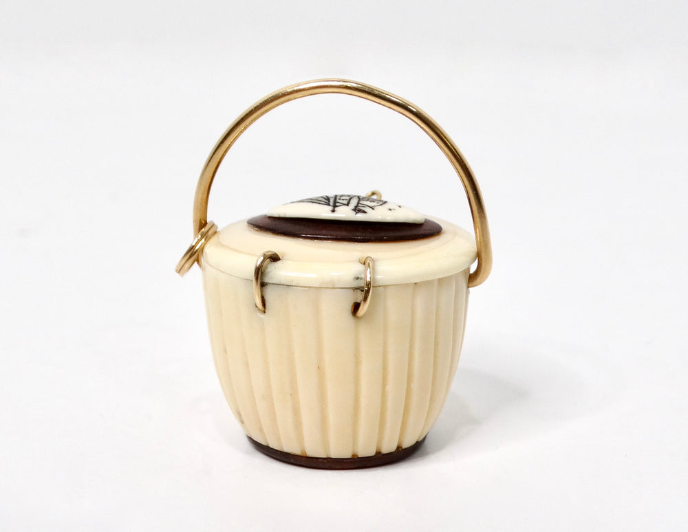 14k Gold Handmade Carved Nantucket Basket Shell Pendant 1970s