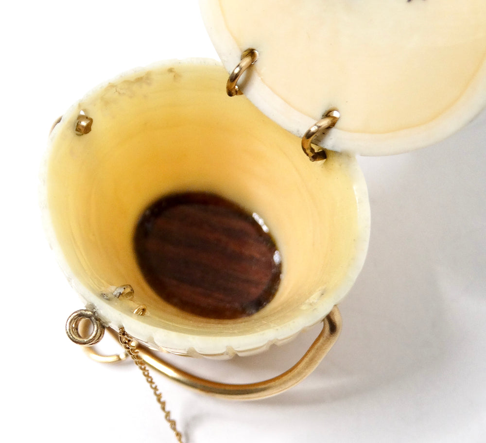 14k Gold Handmade Carved Nantucket Basket Shell Pendant 1970s