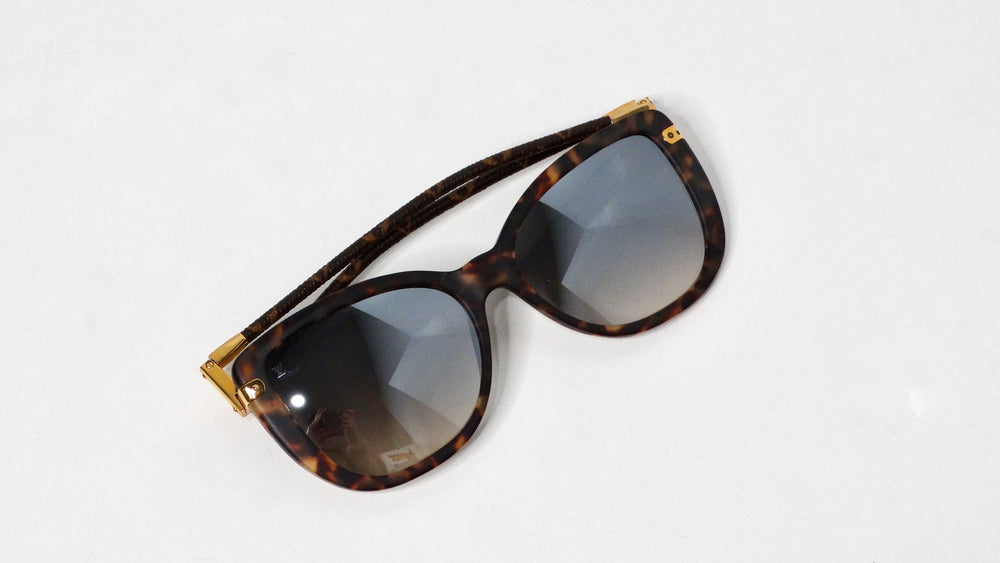 Louis Vuitton Charlotte Frame Tortoise Acetate Monogram Foldable Sunglasses