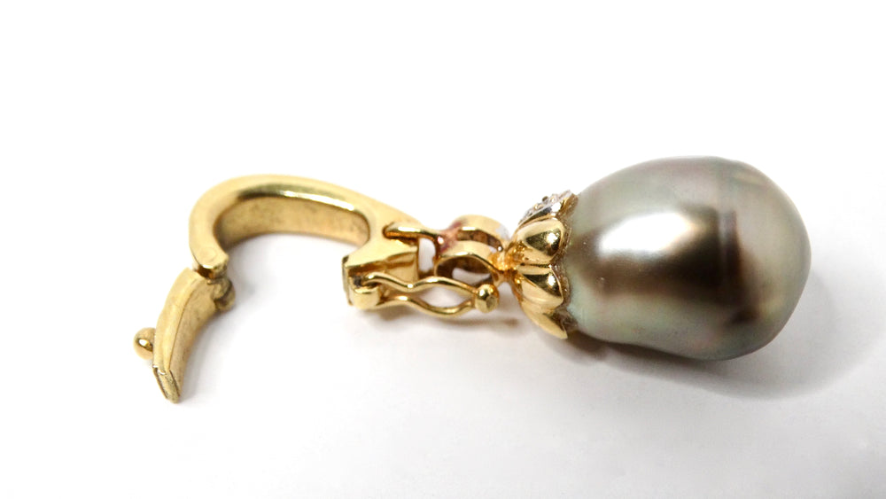 1960s Art Deco Style Tahitian Pearl 18k Solid Yellow Gold Pendant With Diamonds