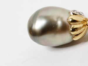 1960s Art Deco Style Tahitian Pearl 18k Solid Yellow Gold Pendant With Diamonds