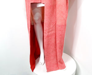 Handmade Japanese Traditional Pink Shibori Print Kimono circa 1950s