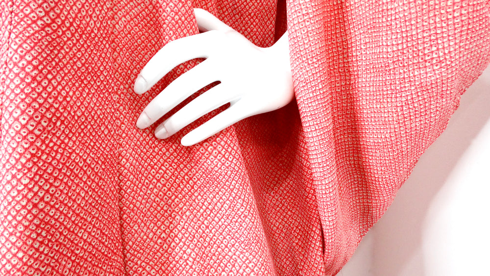 Handmade Japanese Traditional Pink Shibori Print Kimono circa 1950s