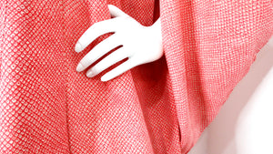 Handmade Japanese Traditional Pink Shibori Print Kimono circa 1950s