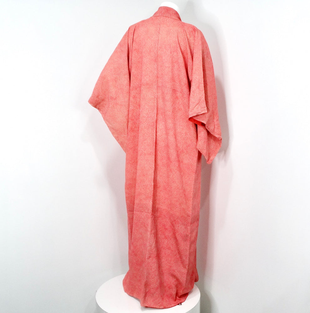 Handmade Japanese Traditional Pink Shibori Print Kimono circa 1950s