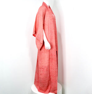 Handmade Japanese Traditional Pink Shibori Print Kimono circa 1950s