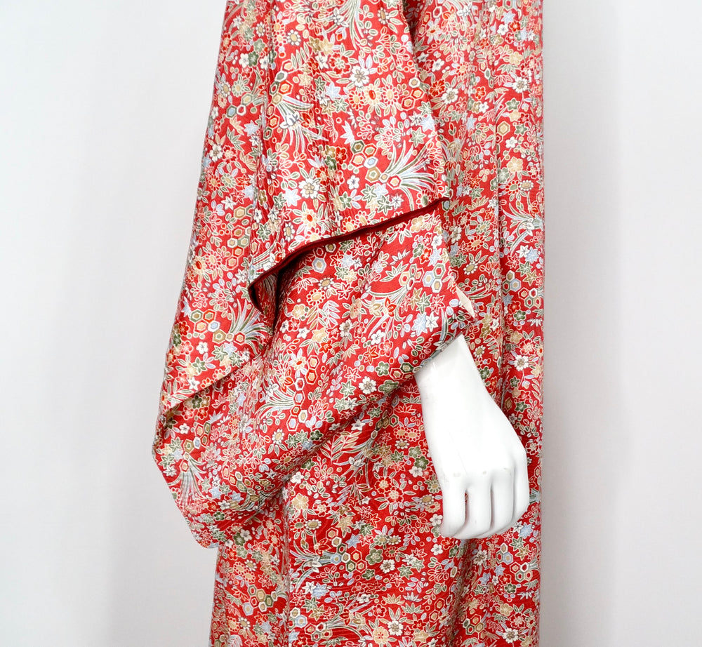 Handmade Japanse Red Floral Print Silk Kimono circa 1950s