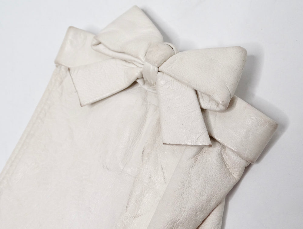 Chanel White Leather Bow Detailed Gloves circa 1990s