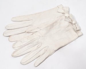 Chanel White Leather Bow Detailed Gloves circa 1990s