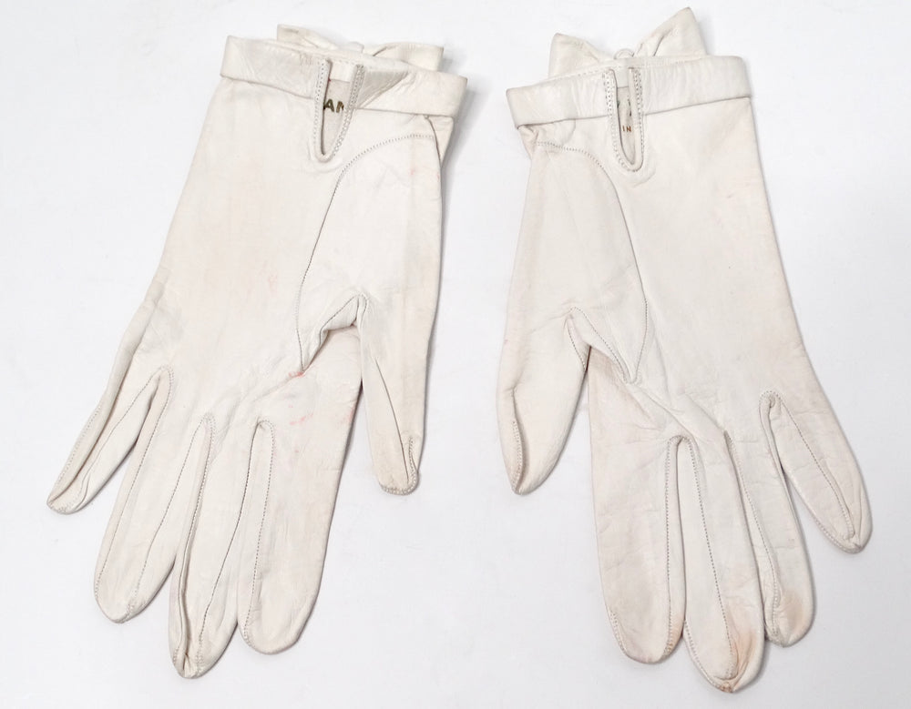 Chanel White Leather Bow Detailed Gloves circa 1990s