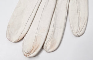 Chanel White Leather Bow Detailed Gloves circa 1990s