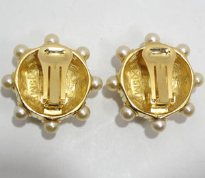 Sandra Miller Burrows 1980s Gold Tone Green Gem Pearl Clip On Earrings