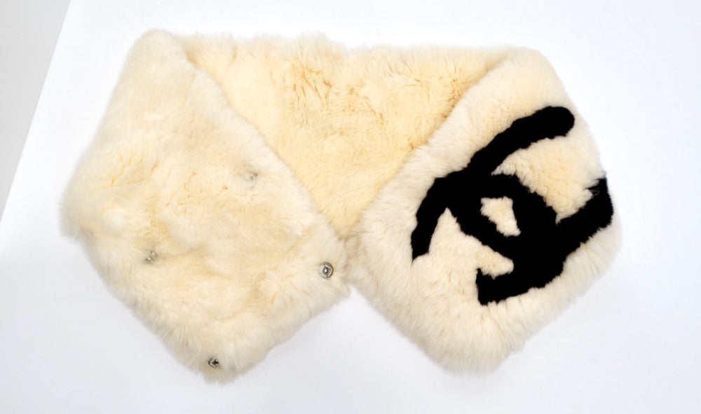 Chanel Vintage 1990s CC Lapin Fur Cream & Black Muffler