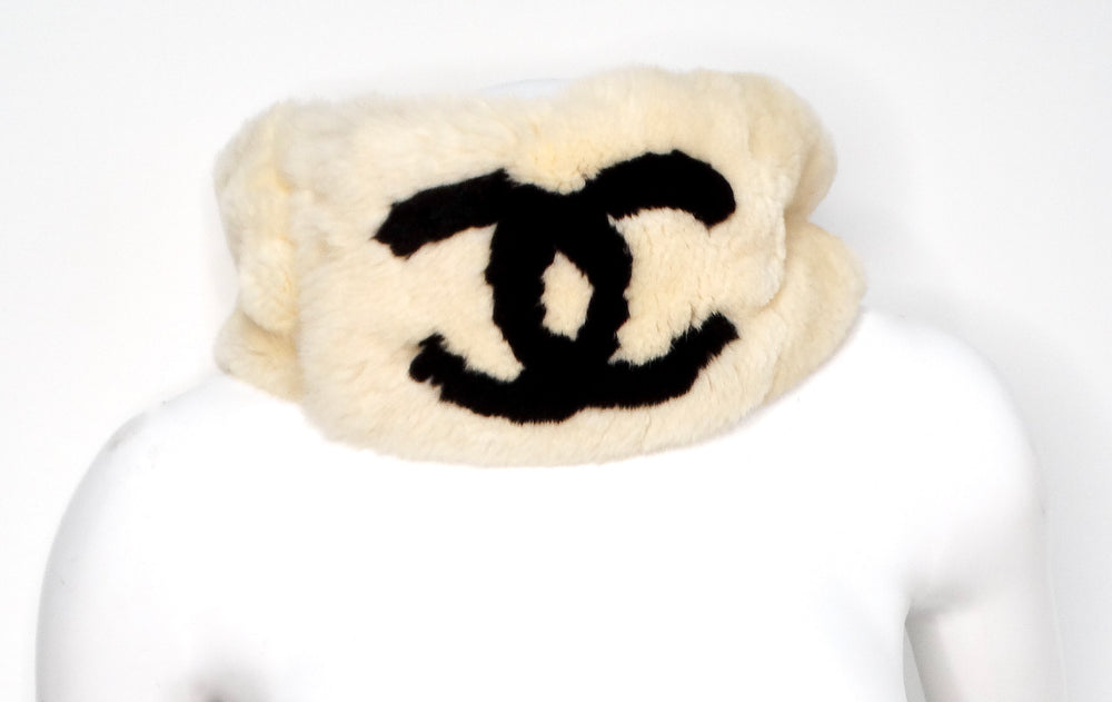 Chanel Vintage 1990s CC Lapin Fur Cream & Black Muffler