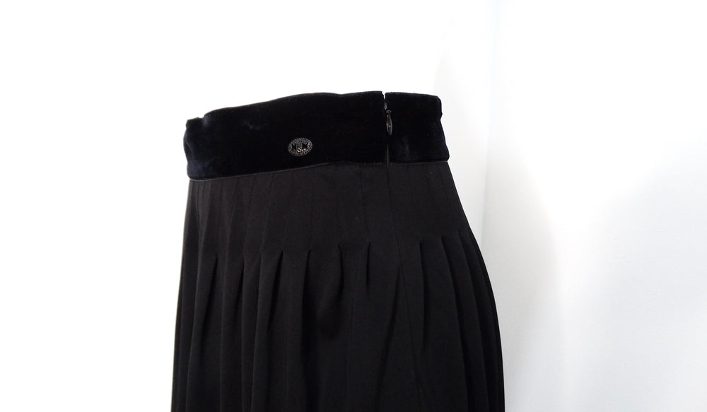 Chanel 2007 Black Pleated Skirt