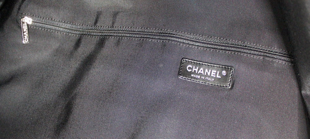 Chanel 31 Rue Cambon Paris Logo Silver Metallic Puffer Garment Bag