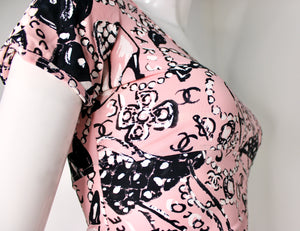 CHANEL ブラック Tシャツ カメリア　桜　y2k Chanel Pink Iconic Graphic Print Swim Crop Top circa 1993