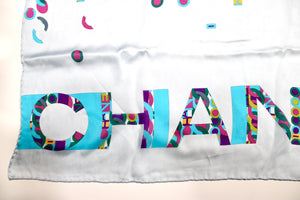 CHANEL シルクスカーフ 青色 ロゴプリント Chanel Blue Silk Multicolor Logo Print Scarf – Vintage by Misty