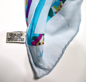 CHANEL シルクスカーフ 青色 ロゴプリント Chanel Blue Silk Multicolor Logo Print Scarf – Vintage by Misty