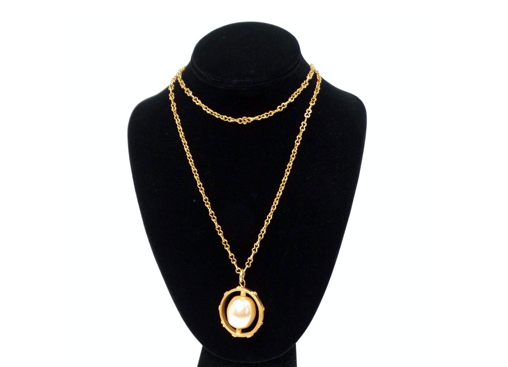 Karl Lagerfeld Vintage Rotating Costume Pearl Pendant Necklace