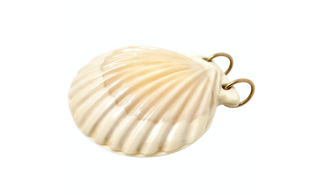 14k Gold Scallop Shell Necklace Pendant circa 1970s