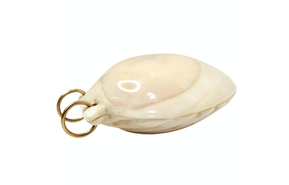 14k Gold Scallop Shell Necklace Pendant circa 1970s