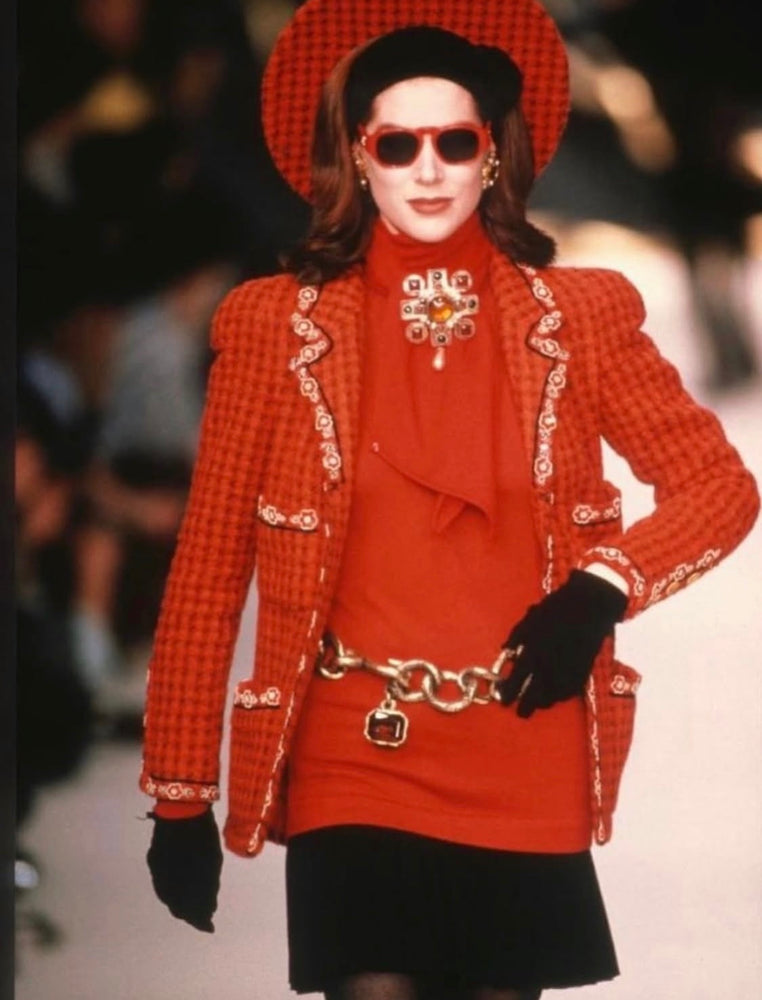 CHANEL シャネル ヴィンテージ シアー ノースリーブ 90s Sheer Iconic Chanel Pieces from the '90s Are Up for Auction—Including