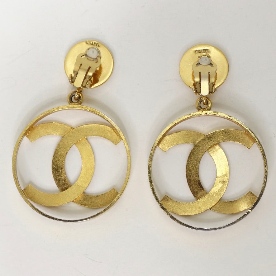 Iconic 24K Gold Chanel 1980s Jumbo Interlocking 'C' Hoop Earrings – Vintage  by Misty