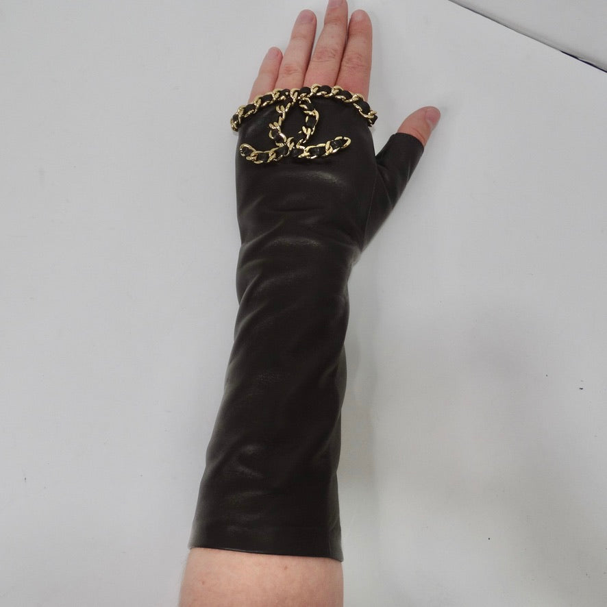Chanel Black Leather Pouch Detail Fingerless Gloves Size 7.5 Chanel