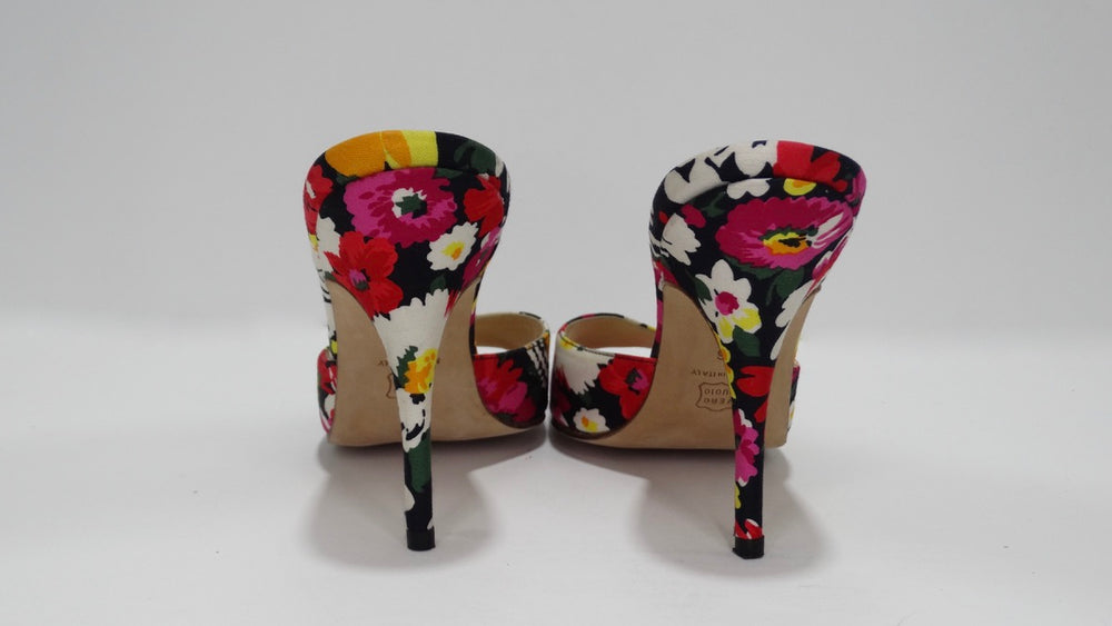 Gianvito Rossi Floral Pumps - Size 37 ○ Labellov ○ Buy and Sell Authentic  Luxury