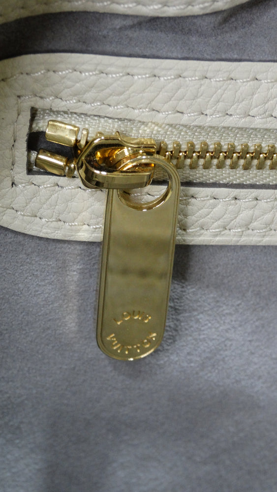 Louis Vuitton Cirrus Handbag 359032