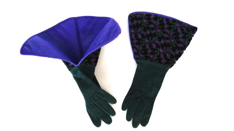 1980s Isabel Canovas Gauntlet Gloves with Cut Out Floral Motif